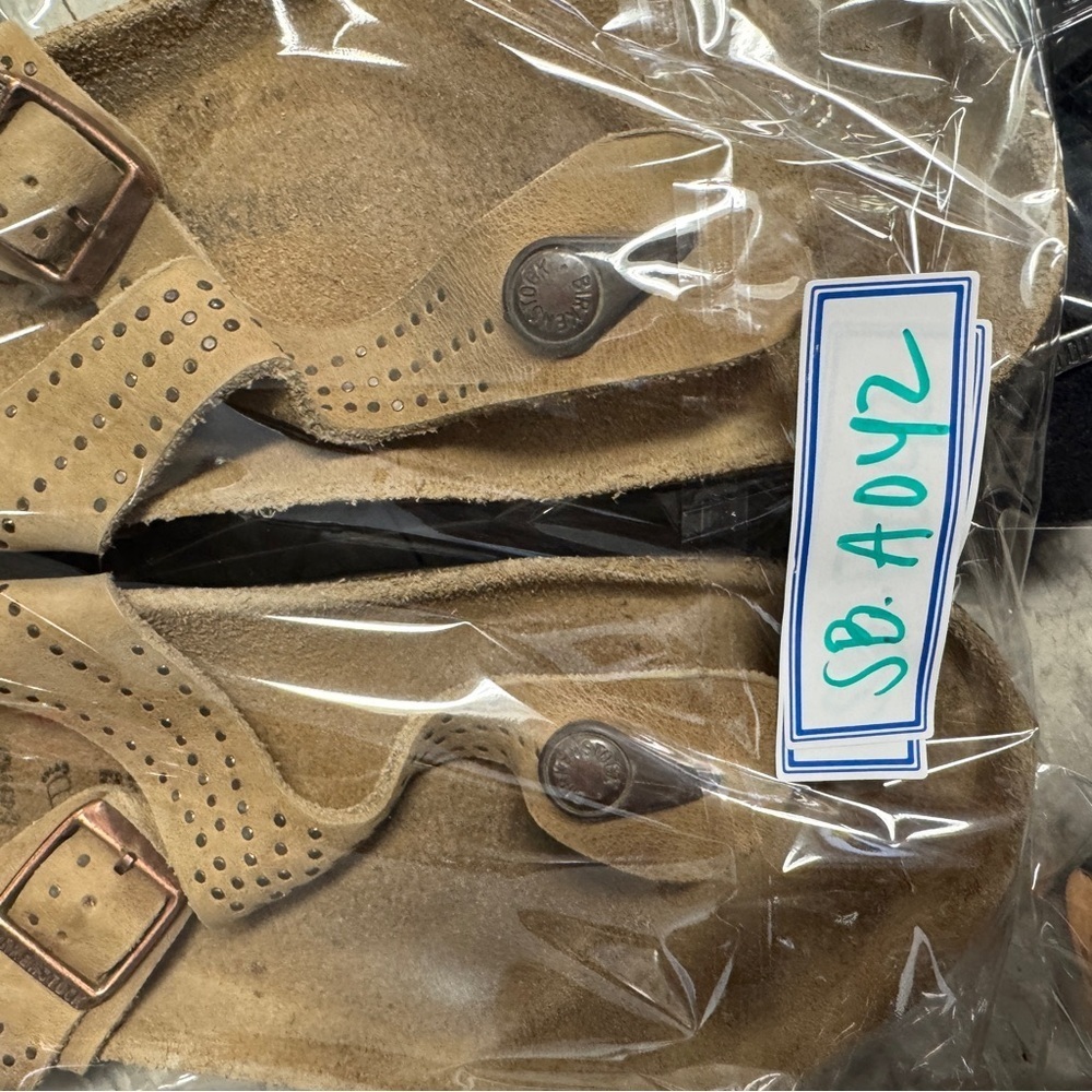 Birkenstock Gizeh Sandals Tan Suede Size 42 Studded Thong Comfort Summer Casual - Picture 4 of 16